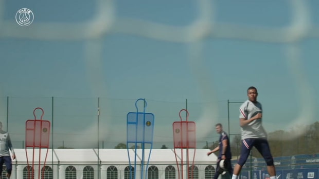 Shooting contest with Messi, Neymar Jr and Mbappé